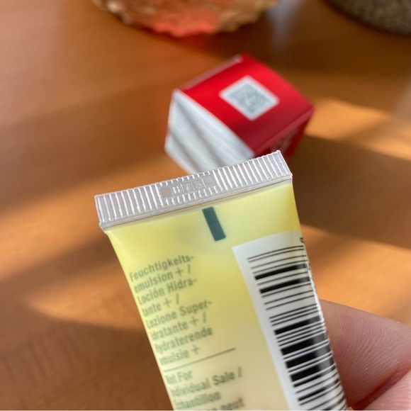 3/$40 🦙 Clinique, Vichy Moisturizers and Other Samples - Picture 5 of 6